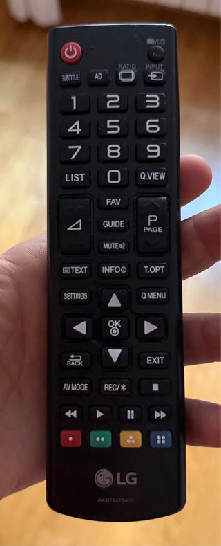 Televisor LG 32LF510B con soporte de pared