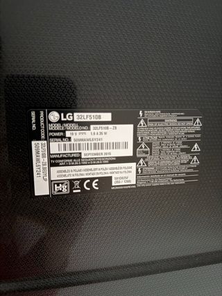 Televisor LG 32LF510B con soporte de pared