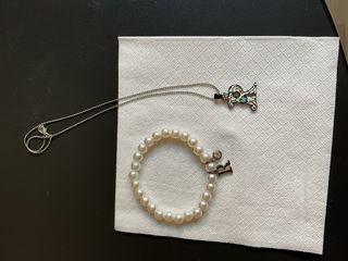 Collar y pulsera letra R