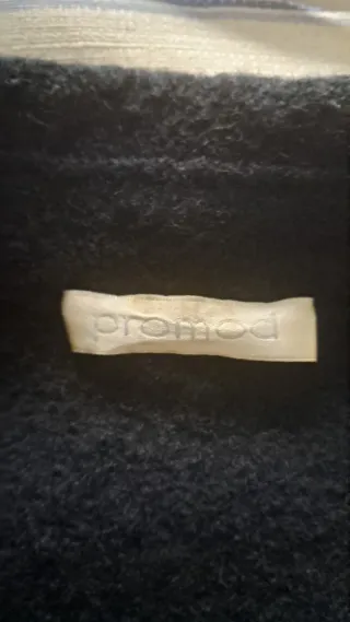 Chaqueta corta negra y gris