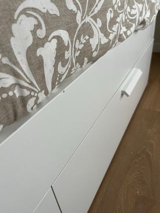 Cama Ikea con 4 cajones de almacenamiento