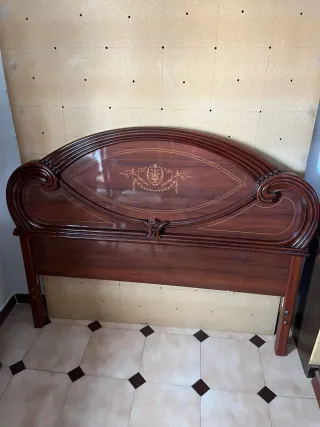 Cabecero de cama de madera marrón antigua m