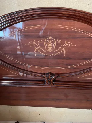 Cabecero de cama de madera marrón antigua m