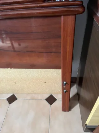 Cabecero de cama de madera marrón antigua m