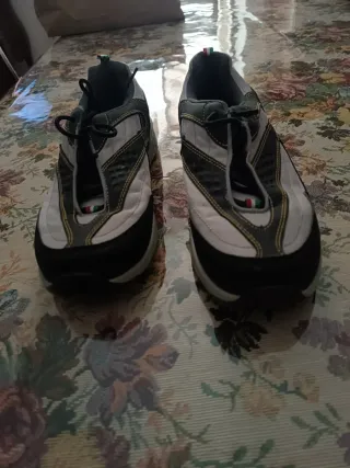 Scarpe sportive grigie e bianche taglia 43