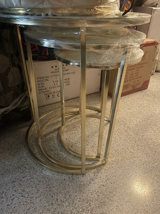 Tavoli ausiliari rotondi in marmo dorato