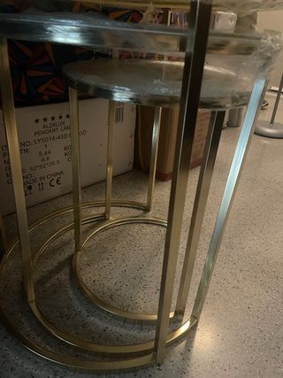 Tavoli ausiliari rotondi in marmo dorato