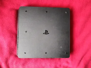 PS4 Slim 1TB + 5 Juegos y un mando