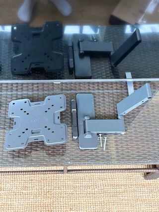 TV grande formato + soporte para colgar | Funciona