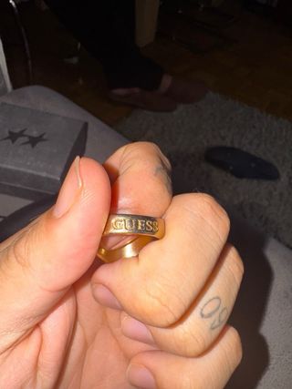 Anillo Guess Negro y Plateado