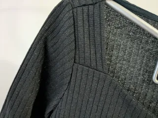 Camiseta Esprit negra con brillos