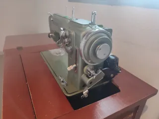 Máquina de coser y bordar Refrey Transforma.