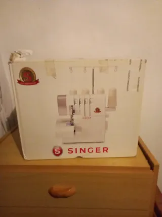 Máquina Overlock Singer