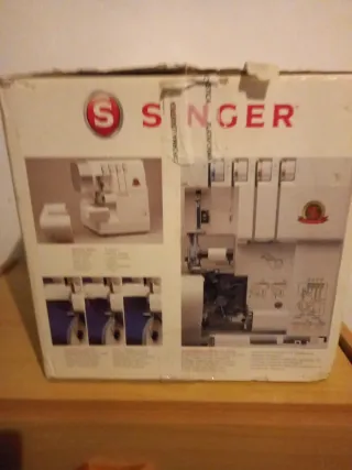 Máquina Overlock Singer