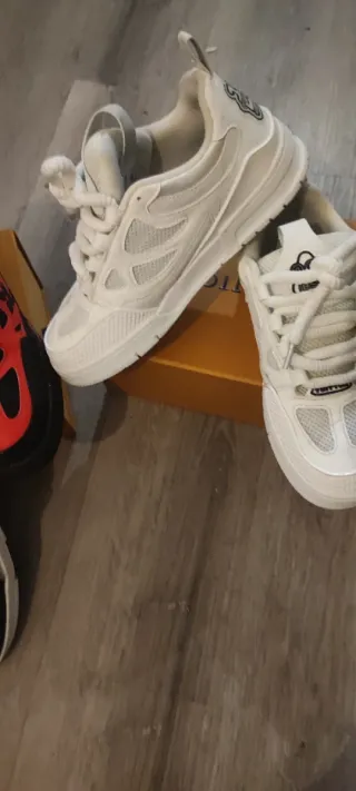 Scarpe Louis Vuitton rosse/nero, altro bianche