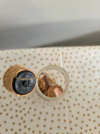 Lámpara decorativa de cristal con luz LED.