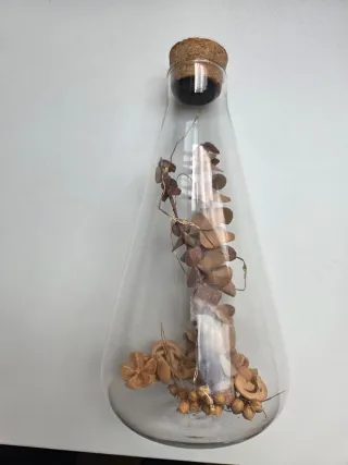 Lámpara decorativa de cristal con luz LED.