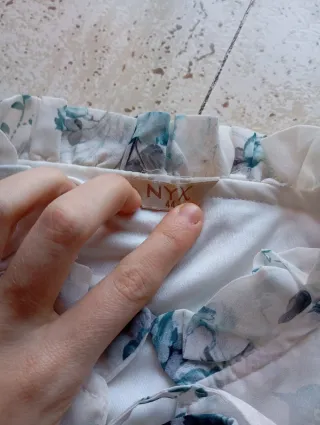 Blusa floral blanca y azul