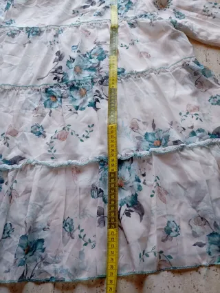 Blusa floral blanca y azul