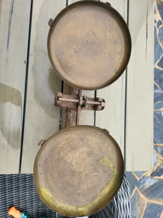 Balanza antigua de metal