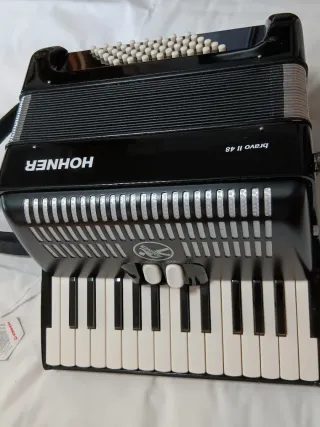 Acordeón Hohner Bravo II 48