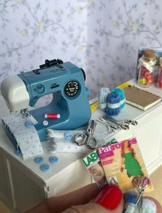 Maquina de coser miniatura