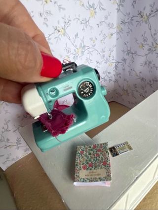 Maquina de coser miniatura