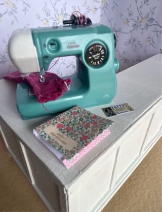 Maquina de coser miniatura