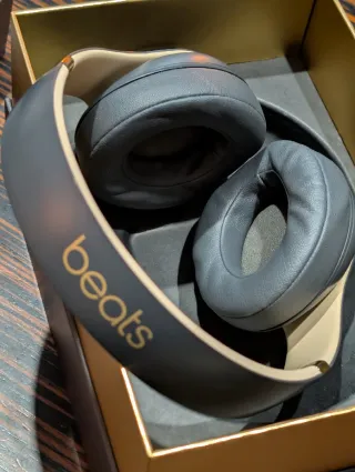 Auriculares Beats Studio3 Negra + Funda protector