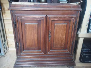 Escritorio antiguo de madera y cristal