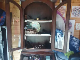 Escritorio antiguo de madera y cristal