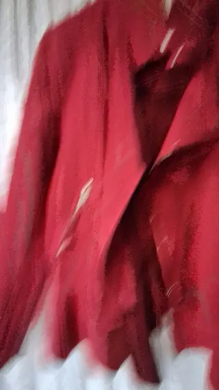 Cazadora roja con peplum