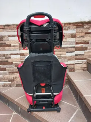 Silla de coche infantil roja