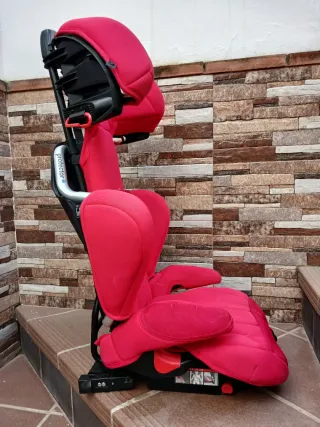 Silla de coche infantil roja
