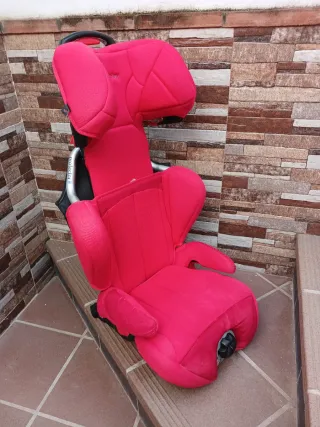 Silla de coche infantil roja