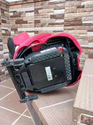 Silla de coche infantil roja
