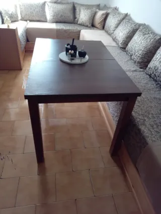 Mesa de comedor de madera
