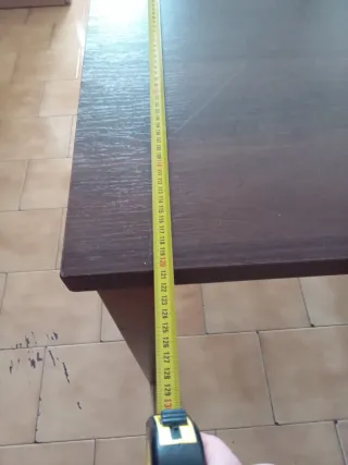 Mesa de comedor de madera