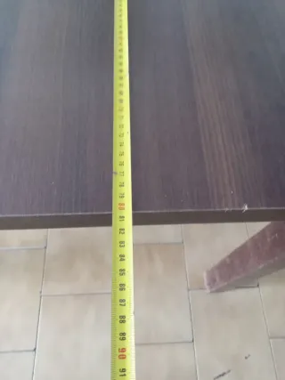 Mesa de comedor de madera