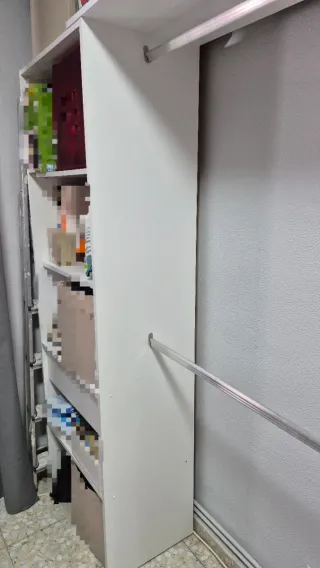 Armario/vestidor/perchero con estantería