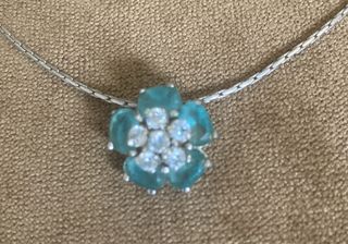 Colgante flor plata y cadena