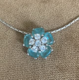 Colgante flor plata y cadena