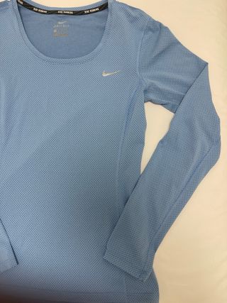 Camiseta deportiva Nike manga larga