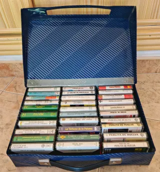 30 CASSETE ORIGINAL CON MÚSICA + MALETIN