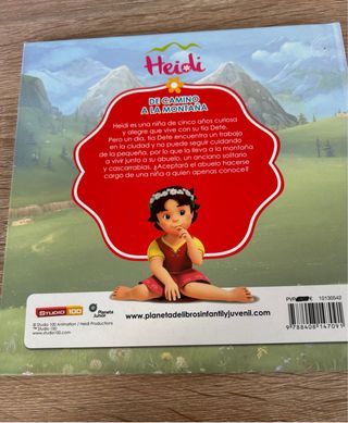 Heidi de camino a la montaña.