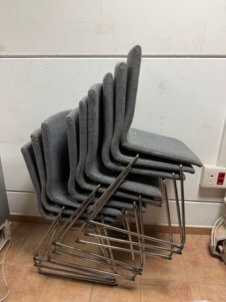 Sillas de comedor grises apilables