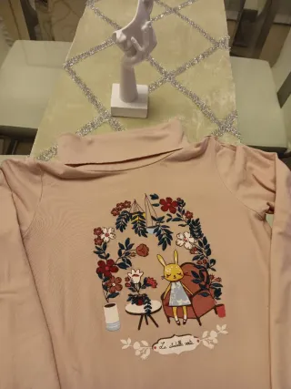 Camiseta infantil cuello alto estampada