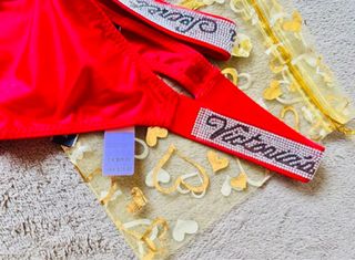 Tanga Victoria's Secret Rojo Talla Única