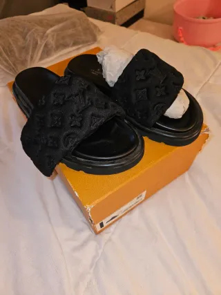 Chanclas Louis Vuitton Pillow Comfort Negras