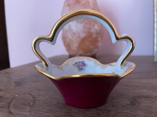 Cestino decorativo in ceramica con manico dorato